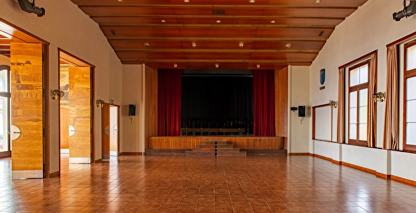 Photo de l'intérieur de la salle communale