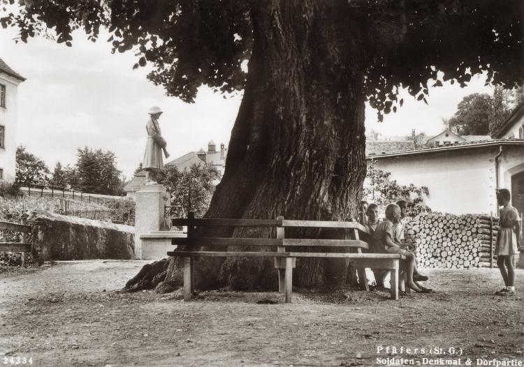 Lindenplatz mit Brunnen