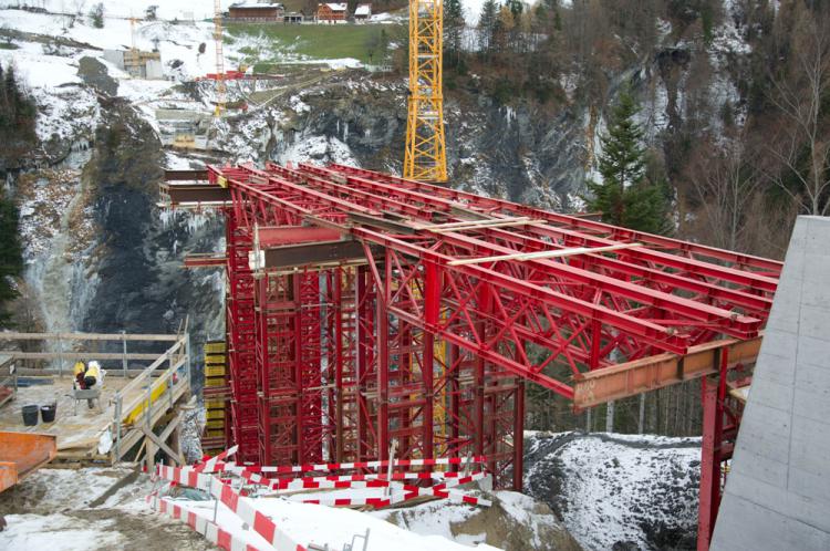 Pfäfers: Lehrgerüst Kämpferstütze Vorlandbrücke