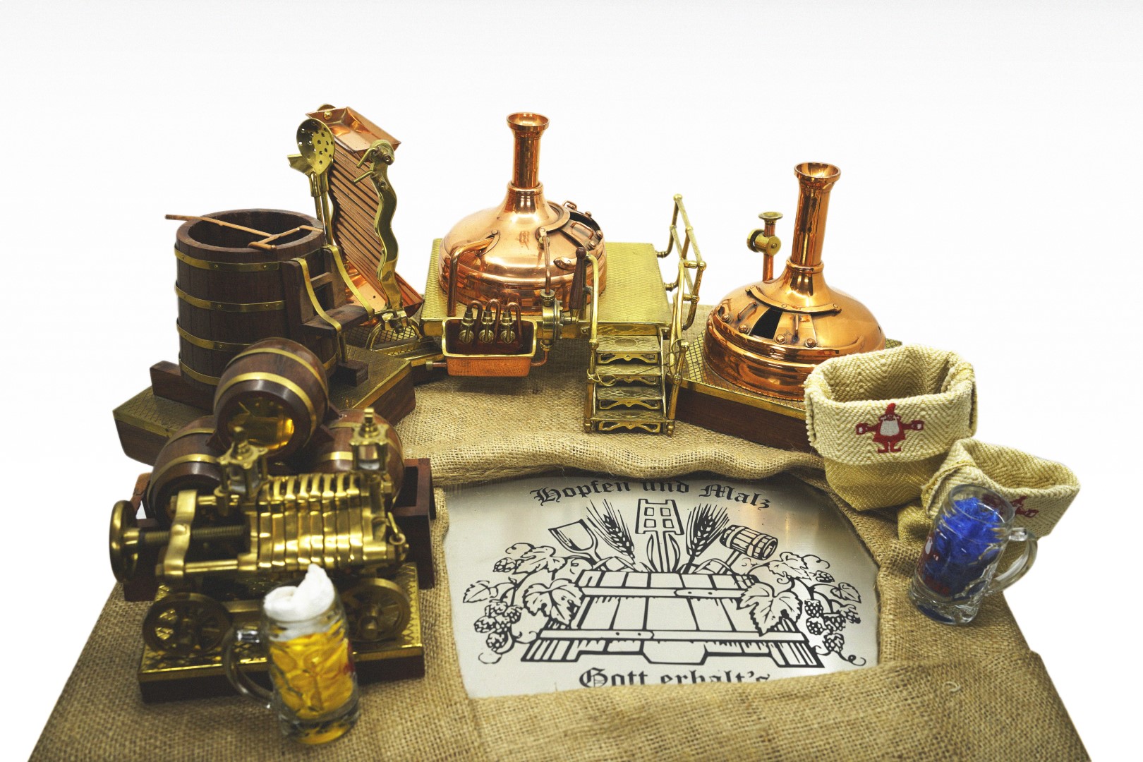 Werktitel: "Braukunst"
Beim Wort Kunst, denken wir an Braukunst – denn in der grossen Kunst des Bierbrauens gilt es, Beständigkeit in Qualität und Geschmack zu erreichen. Das traditionelle Handwerk üben wir in Baar seit bald 160 Jahren aus und sind stolz darauf, die Rohstoffe Wasser, Hopfen und Malz zu einem charakterstarken, genussreichen Schluck Bier umzuwandeln. 
Braukunst ist Kunst, weil das Endergebnis Freude verbreitet und Menschen zusammenbringt.