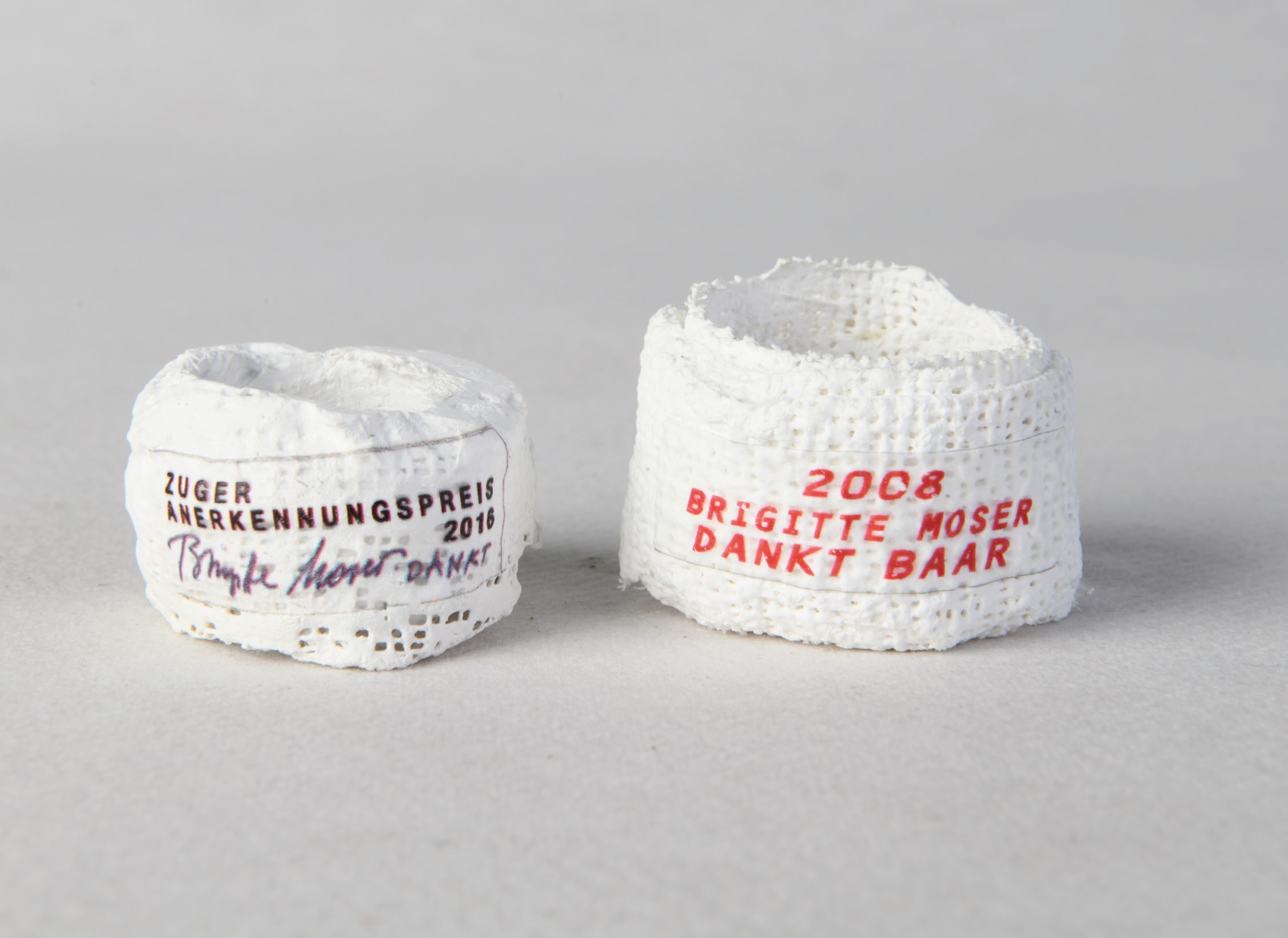 Im Rahmen der Verleihung des Baarer Kulturpreises 2008 sowie der Verleihung des Zuger Anerkennungspreises machte Brigitte Moser Ringe aus Gipsbandage. So konnte jeder Besucher ein Schmuckstück mit nach Hause nehmen.