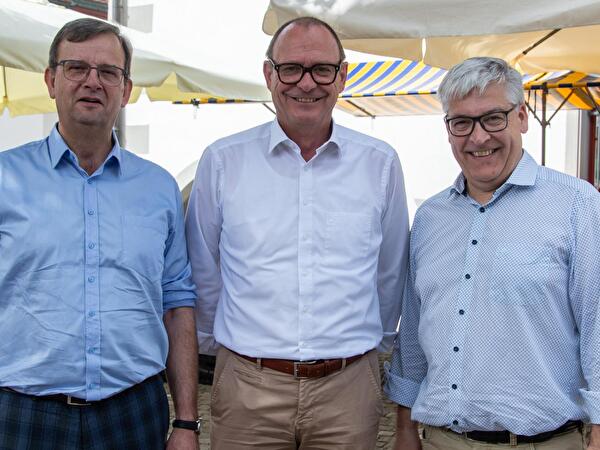 Drei Präsidenten (von links): Thomas Inglin, Präsident der katholischen Kirchgemeinde, Walter Lipp, Präsident der Einwohnergemeinde und Erich Andermatt, Präsident der Bürgergemeinde.
