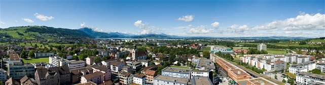 Baar mit Blick Richtung Zugersee und Alpen