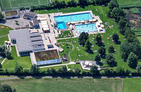 Luftaufnahme Schwimmbad Lättich