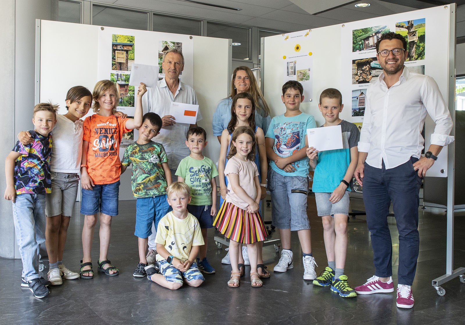 Die Sieger am ersten Baarer Bienenhotel-Contest.