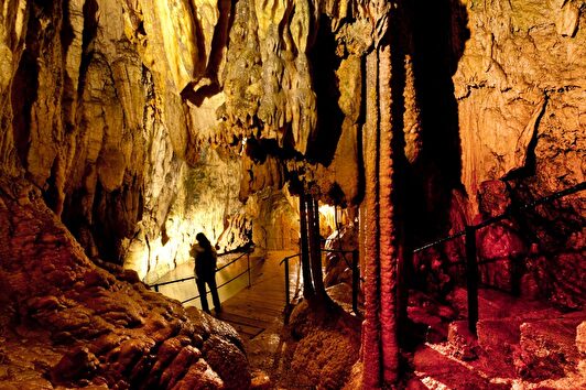 Höllgrotte