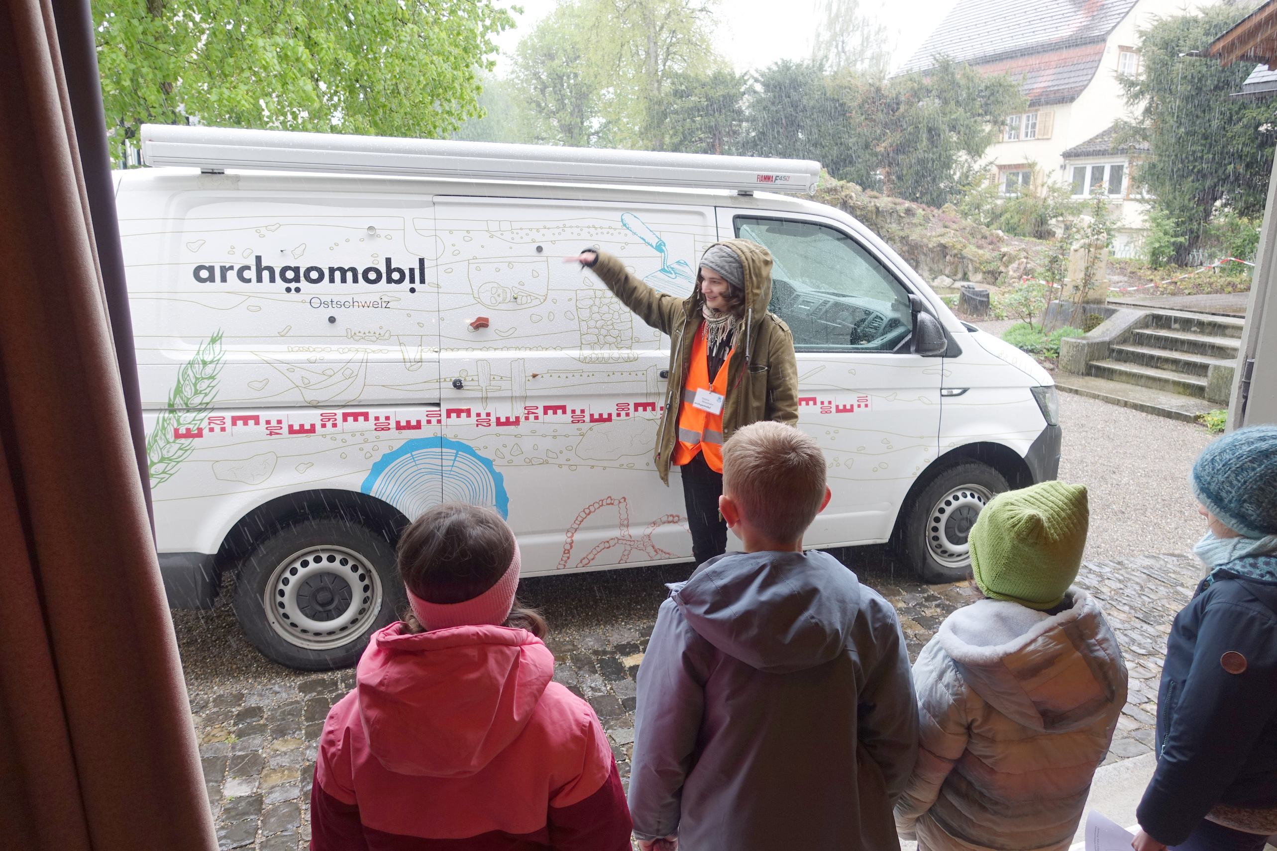 Das Archäomobil aus St. Gallen ist am Samstag zu Gast.