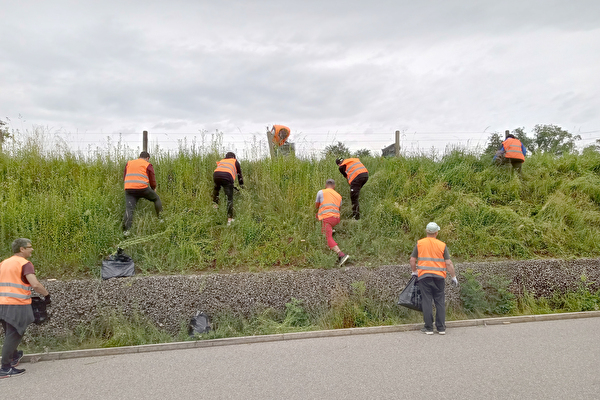 Asylsuchende packen mit an