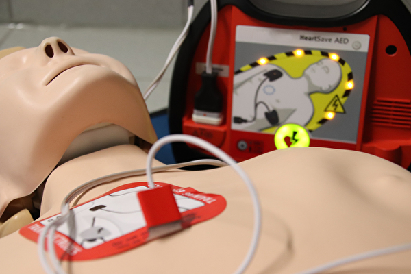 Defibrillator