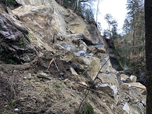 14.12.2020: Erneut tonnenschwerer Felssturz im Aabachtobel