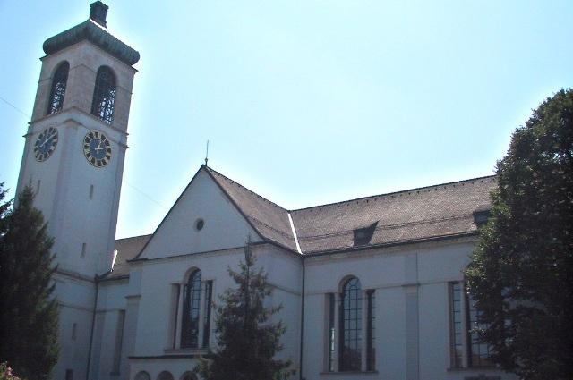 Das Zentrum von katholisch Gossau: Die Andreaskirche entstand im Jahr 1737. Bei der letzten von vier Renovationen erhielt sie 1992 ihr heutiges Gesicht.
 
   
