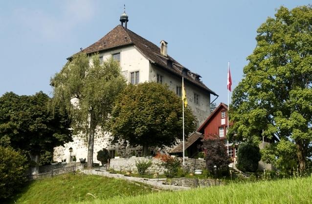 Das Schloss Oberberg - Anfang 13. Jahrhundert erstellt - beherbergt ein Restaurant und ein kleines Museum.