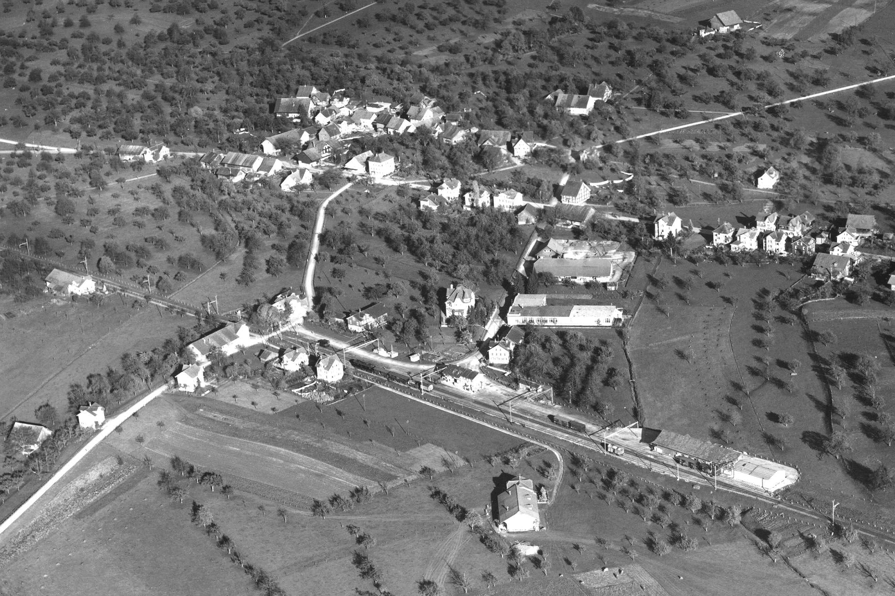 Der Gossauer Gemeindeteil Arnegg um 1945 aus Südwesten aufgenommen.
