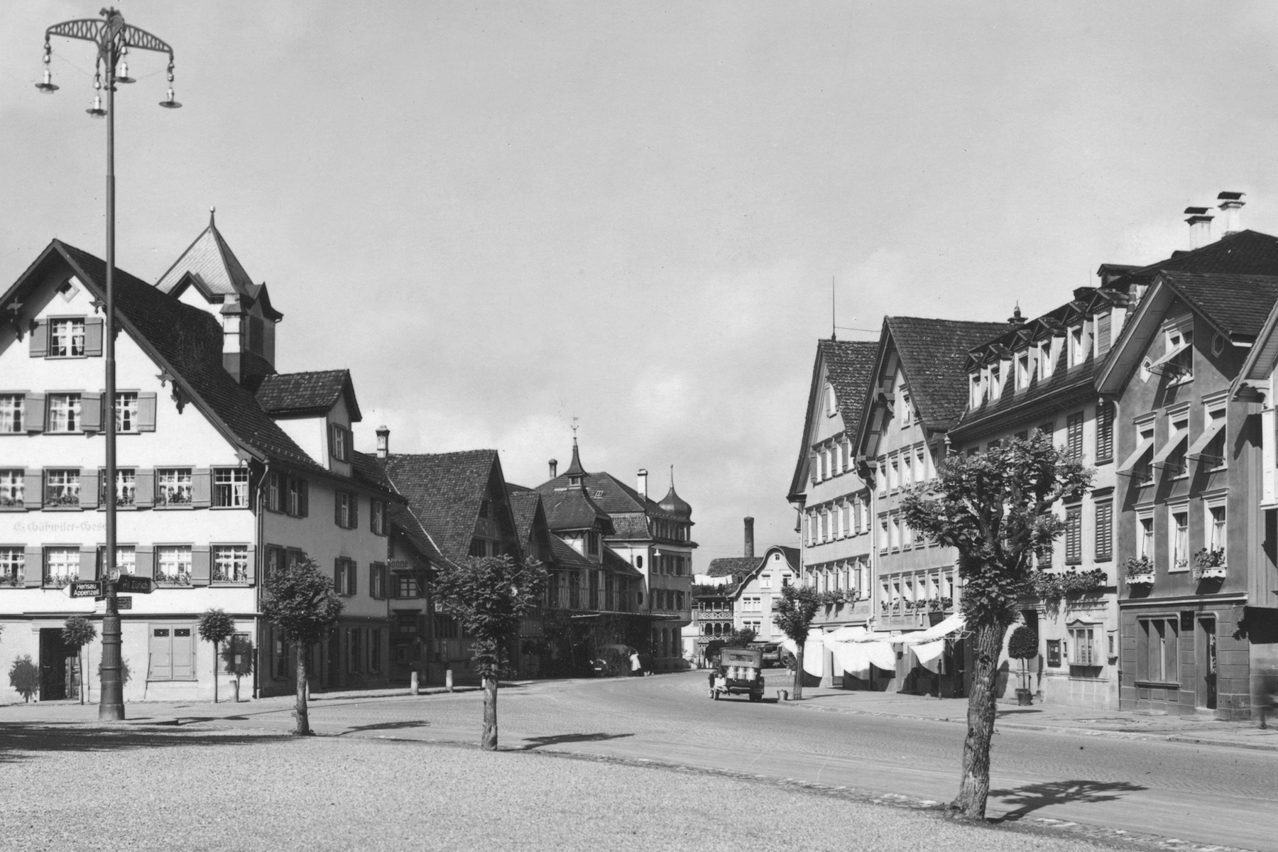 Blick von der St.Gallerstrasse zum Kirchplatz im Jahr 1934.