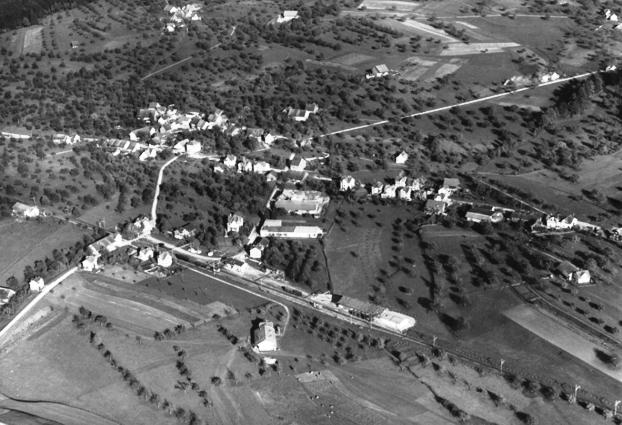 Der Gossauer Gemeindeteil Arnegg um 1945 aus Südwesten aufgenommen.
