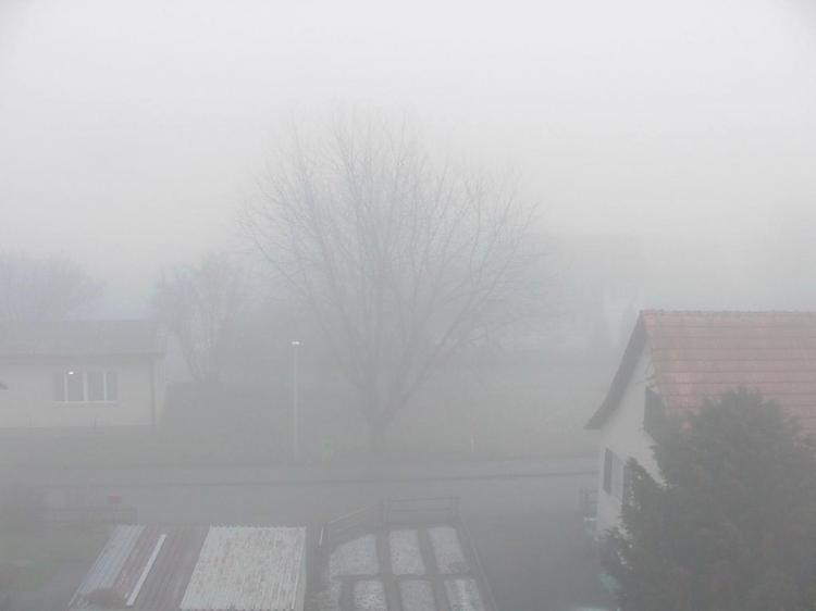 März