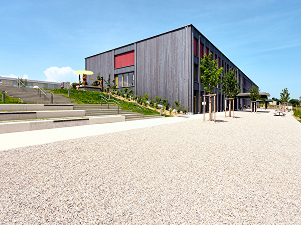 Vue sur bâtiment scolaire