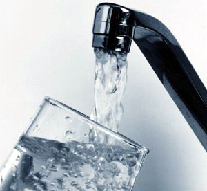 Eau et robinet