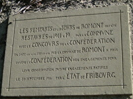 Plaque de molasse gravée sur une tour