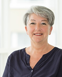 Alexandra Lang