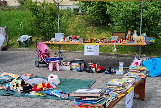 Marktstand mit Gegenständen