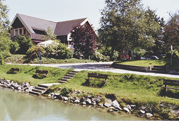 Badeplatz am Nidau-Büren-Kanal vor dem Bau des Moosbrüggli