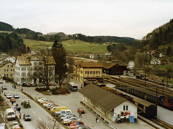 Bahnhof, Bauma