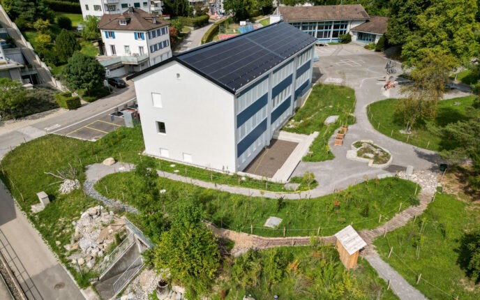 Auszeichnung für das Schulhaus blau