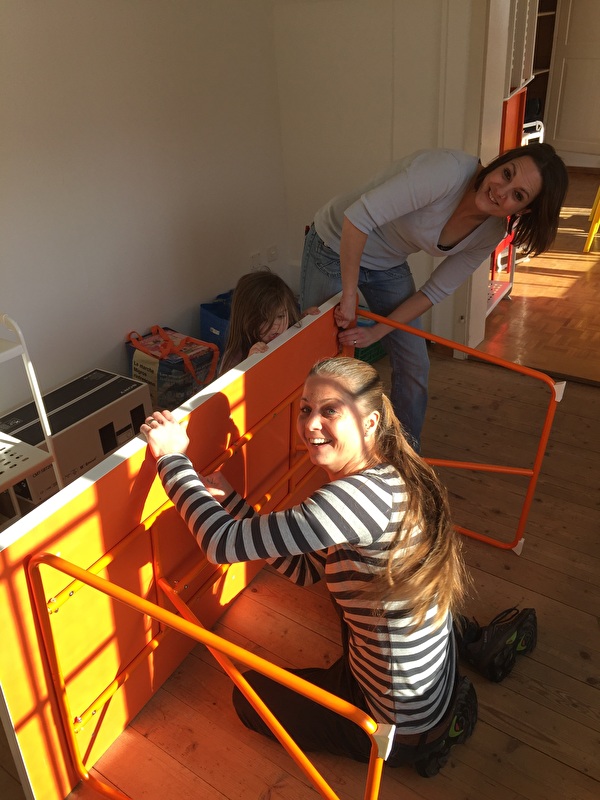 Marlen Büttel (unten) und Tanja Thurnheer (oben) freuen sich auf die Eröffnung des Schülerhorts.