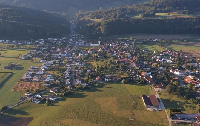 Vue aérienne de Cornol