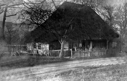 Das Foto von 1860 zeigt das 1530 gebaute Haus in der Eichweid (heute Prüssstrasse 32).