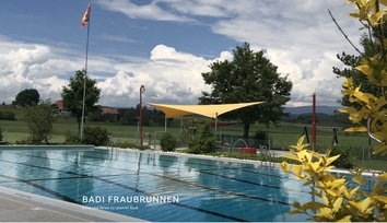 Sicht auf das Schwimmbecken