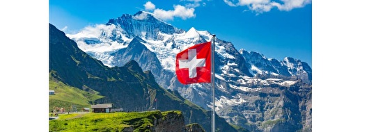 Matterhorn und Schweizer Fahne