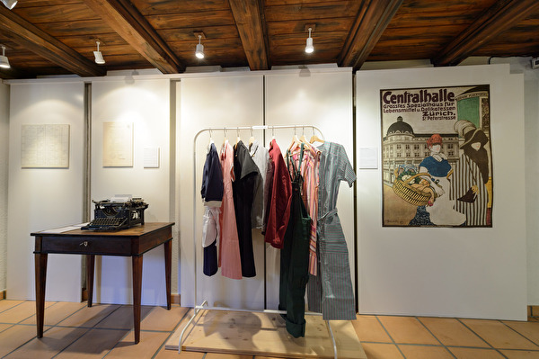 Ausstellung Dienstmädchen