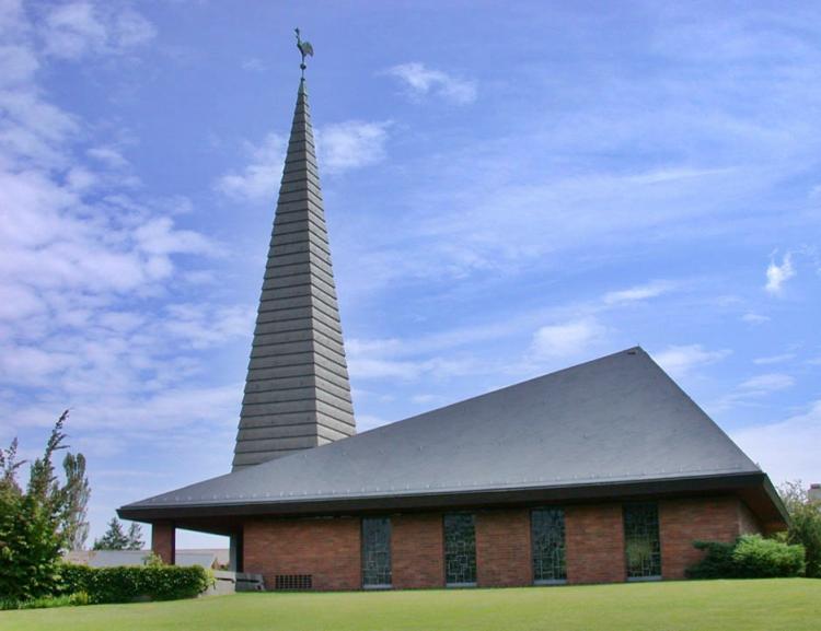 Die heutige reformierte Kirche wurde am 3. Advent 1960 eingeweiht. 