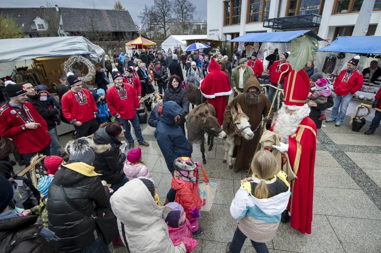 Der Einschellnerverein Gommiswald zu Besuch am Wienachtsmärt Zollikon. 