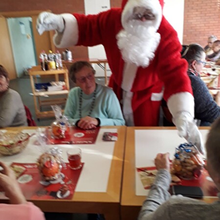 Nikolaus beim Mittagstisch in Hohtenn