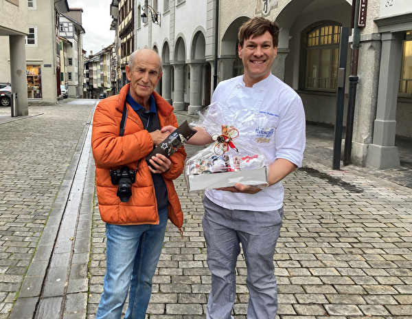 Fotograf Jörg Roth (li) mit Adrian Studer von der Confiserie Hirschy