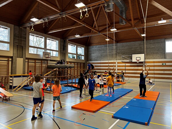 Eine Turnhalle als Bewegungslandschaft