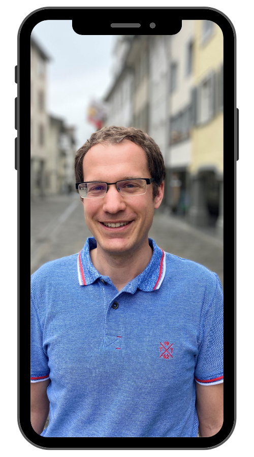 Stadt Wil - Webseite Ausbildungen - Handy mit Fabio.png