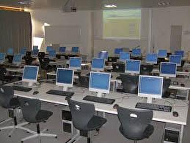 Informatik-Schulungsraum