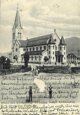 Die neue Pfarrkirche Plaffeien zu Beginn des 20. Jahrhunderts. Als grösste neuromanische Kirche im Kanton Freiburg wird sie auch "Dom des Oberlandes" genannt.