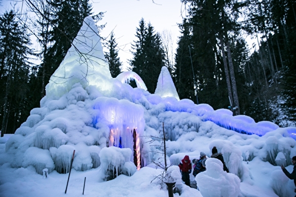 Eispaläste Sturnena, Schwarzsee