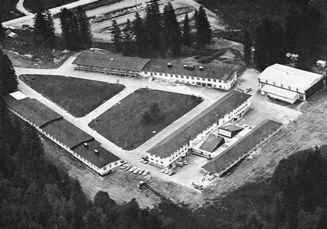 Die langsgezogenen Gebäude wurden 1980/1981 durch ein neues, zeitgemässes Gebäude ersetzt