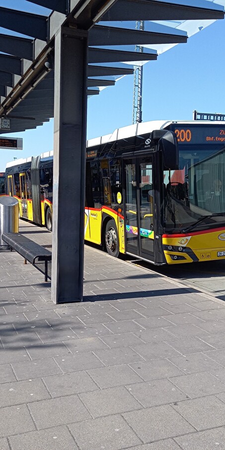 Die Buskanten werden erhöht, damit ein barrierefreier Einstieg möglich wird.
