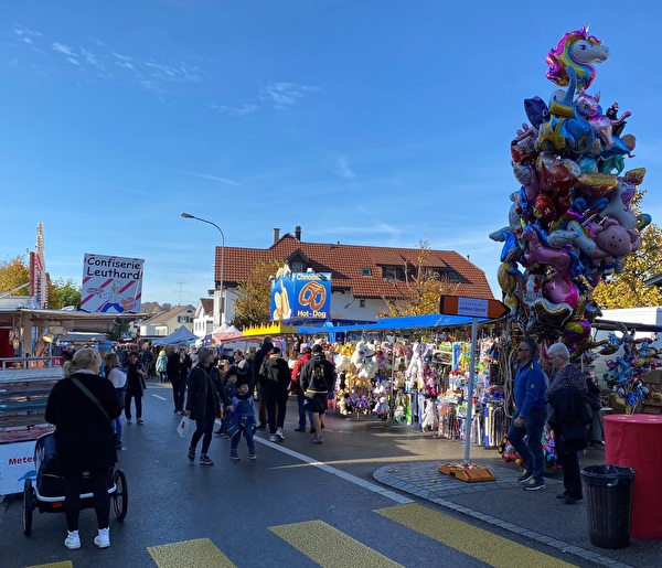 Zwei Mal im Jahr findet in Affoltern am Albis ein Warenmarkt mit Chilbi statt.