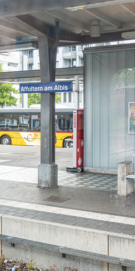 Infolge der Bauarbeiten an den Bushaltestellen am Bahnhof Affoltern am Albis erfolgt eine Umleitung des Strassenverkehrs.