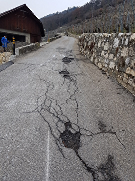 Defekter Belag Zufahrt Oberdorf