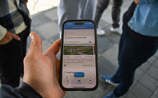 Smartphone mit FriAcitv App.