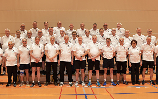 Turnerinnen und Turner im Gruppenbild